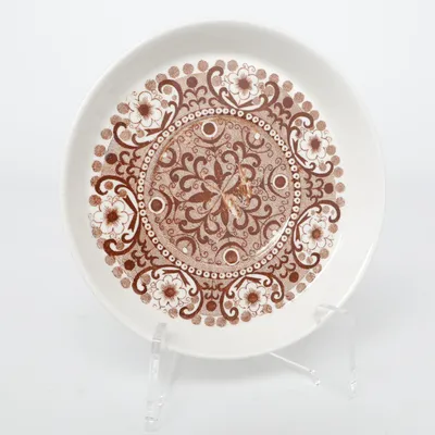 Small plate (White, Brown) from Arabia