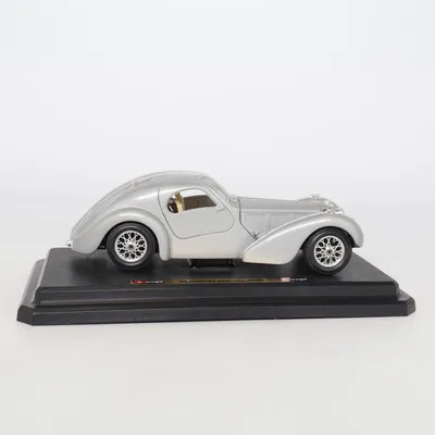 Voiture modèle réduit (Bugatti Atlantic 1936) de Burago