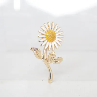 Brooch (Gold, White, Yellow) Unknown metal