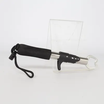 Fishing gear (fish gripper, fish lip gripper, fish grabber, fish holder, fish landing tool, fishing tool, fishing accessory, angling accessory, fishing gear, tackle, predator fishing, pike fishing, zander fishing, perch fishing, bass fishing, musky fishing, saltwater fishing, freshwater fishing, kayak fishing, boat fishing, shore fishing, spinning, lure fishing, casting, trolling, sport fishing, catch and release, fish handling, fish control, stainless steel, corrosion resistant, heavy duty, durable, premium quality, ergonomic handle, non slip grip, EVA handle, wrist strap, one hand operation, portable, compact, outdoor, camping, survival, hunting, boating, marine, fisherman gift, fishing gift, angler, pro angler, tackle box, must have, essential gear, trending, TikTok, viral, summer fishing, adventure, outdoor life, Scandinavian fishing, Nordic fishing.)