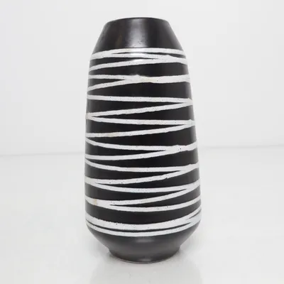 Vase (Black, White)