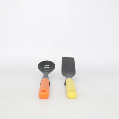 Ustensiles de cuisine (Noir, Orange, Jaune) de Joseph Joseph