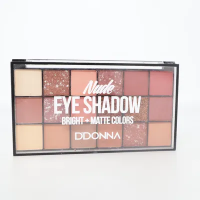 Ögonskuggspalett (BRIGHT AND MATTE EYESHADOW NUDE) från D'Dona