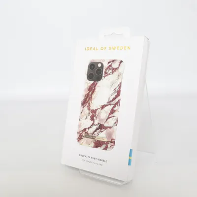 Mobilskal (CALCATTA RUBY MARBLE FOR IPHONE 12/12 PRO) från iDeal of Sweden