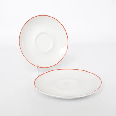 Assiett (Vit, Röd) från Mariehult Sweden