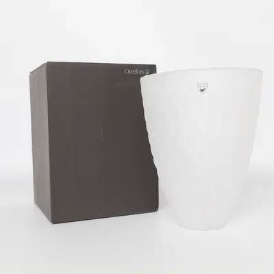 Vas (Hallon vas frostad) från Orrefors