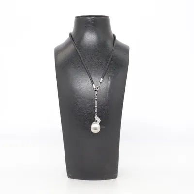 Halskette (Schwarz, Silber) von Seven East Unbekanntes Metall