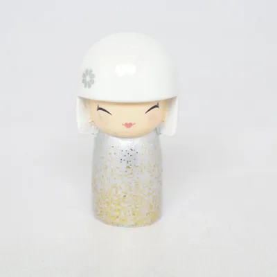 Kokeshi (Vit, Grå, Guldfärgad) från Skincity