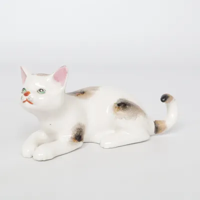Figurine (White, Multicolored)
