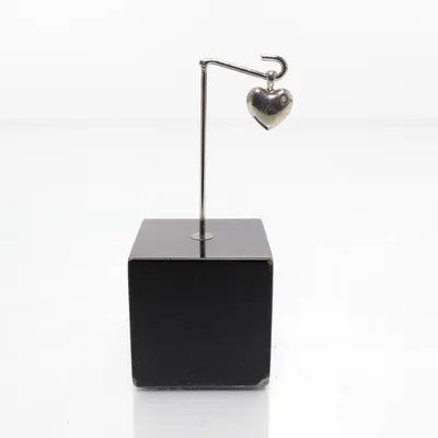 Hänge (Silverfärgad) Okänd metall