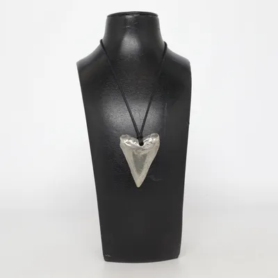 Collier (Noir, Argent) Métal inconnu