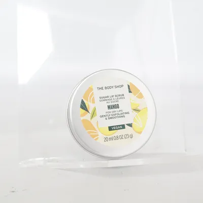 Lip scrub (Sugar Lip Scrub Mango) fra The Body Shop