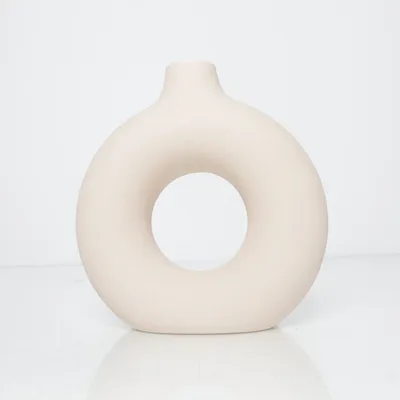 Vaas (Vintage abstract ceramic donut flower vase) van Vintage