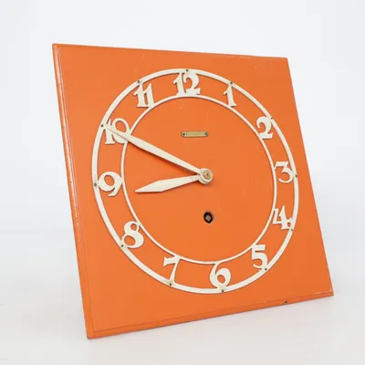 Väggklocka (Orange, Vit) från Westerstrand