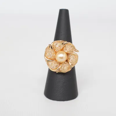 Ring (Guldfärgad) Okänd metall