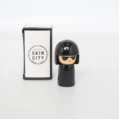Kokeshi (Kokeshi) fra Skincity