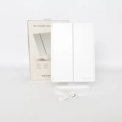 Sminkspegel (Tri Folded Lighted Mirror) från Browgame Cosmetics