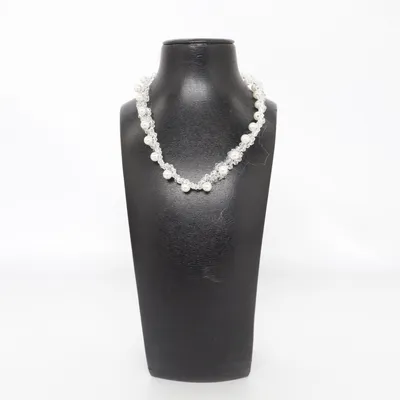 Ras-de-cou (Blanc, Argent) Métal inconnu