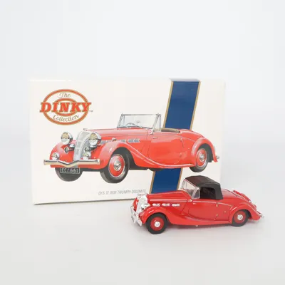 Modellbil (DYS 17 1939 Triumph Dolomite) från Dinky Toys
