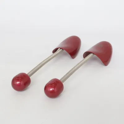 Embauchoirs (Rouge) de Delta