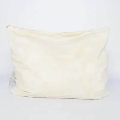 Coussin de remplissage (DownTouch, Höie DownTouch inner pillow, soft pillow insert, Scandinavian home decor, cozy bedding accessory, quality cushion insert, bedroom comfort, Nordic interior style, sleeping pillow, home essentials, minimalist home decor, comfortable pillow filling, soft touch cushion, relaxation and comfort, hygge home aesthetic, neutral bedroom decor cozy home vibes, soft Scandinavian style, calm bedroom aesthetic, minimalist living, Nordic home inspiration, comfortable sleep setup, clean home decor, relaxing interior details, simple cozy lifestyle, home comfort essential, soft neutral tones, wellness home atmosphere, modern bedroom accessory, everyday comfort item, peaceful home aesthetic, stylish interior basics, soft furnishing essential, cozy hygge decor, practical home textile, Scandinavian design vibes) de Höie Coton, Polyester