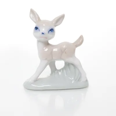 Figurine (White)