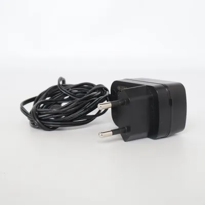 Computer oplader (JOD-S-135020GS-C-2) van Grundig