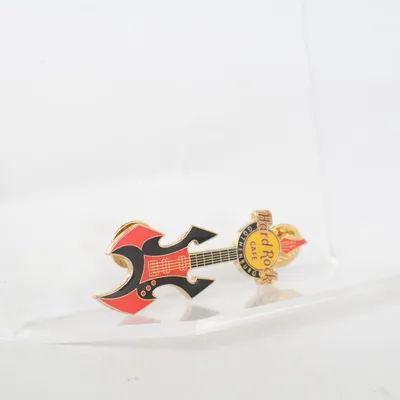 Brosch (Röd, Svart, Guldfärgad) från Hard Rock Cafe Okänd metall