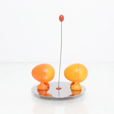 Inredningsdetalj (VVintage Alessi Lilliput Blue Salt & Pepper Shakers Cruet Set Magnetic - COLLECTORS ITEM) från Alessi