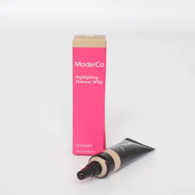 Highlighter (Highlighting Shimmer Whip) van Model CO