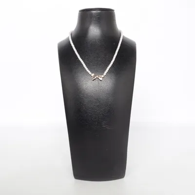 Collier (Blanc, Or) Métal inconnu