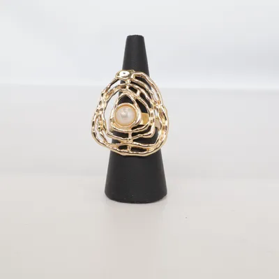Ring (Guldfärgad) Okänd metall