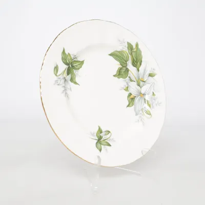 Small plate (Trillium) from Paragon