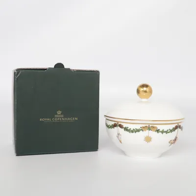 Sockerskål (Star Fluted Christmas Sugar Bowl with Lid) från Royal Copenhagen