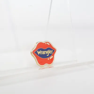 Reversnål (Rød, Blå, Hvid) fra Wrangler Ukendt metal