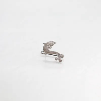 Brosch (Silverfärgad) Okänd metall