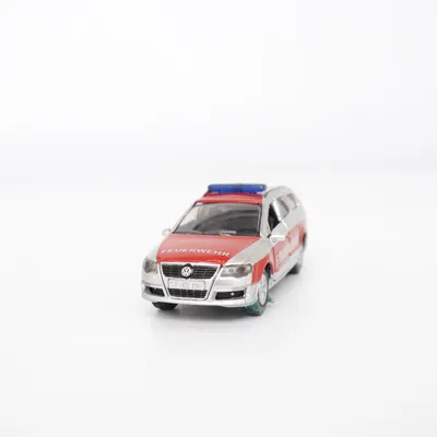 Voiture jouet (Passat Variant 2.0 FSI) de Siku