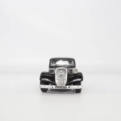 Voiture modèle réduit (Citroen T.A. 15 Cv) de Burago