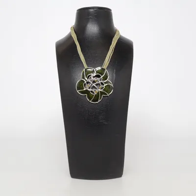 Collier (Vert, Beige) Métal inconnu