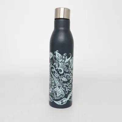 Vattenflaska (Gaiam, water bottle, insulated bottle, insulated water bottle, stainless steel bottle, stainless steel water bottle, reusable bottle, reusable water bottle, thermal bottle, vacuum insulated, double wall, eco friendly, sustainable, BPA free, leakproof, travel bottle, sports bottle, gym bottle, fitness bottle, yoga bottle, pilates, wellness, mindfulness, meditation, hiking, camping, outdoor, adventure, office, work, school, everyday carry, hydration, drink bottle, hot drinks, cold drinks, tea bottle, coffee bottle, floral design, paisley, botanical, elegant, aesthetic, boho, bohemian, minimalist, stylish, premium, luxury, designer inspired, gift idea, women's gift, healthy lifestyle, wellness lifestyle, self care, Scandinavian, TikTok, TikTok made me buy it, viral, trending, Pinterest, Instagram, influencer, home, kitchen, durable, lightweight, travel essentials, yoga accessories, eco lifestyle, reusable cup, reusable flask, insulated flask.) från Gaiam