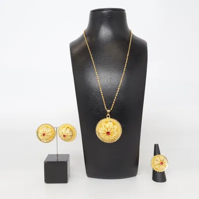 Necklace (Gold, Red) Unknown metal