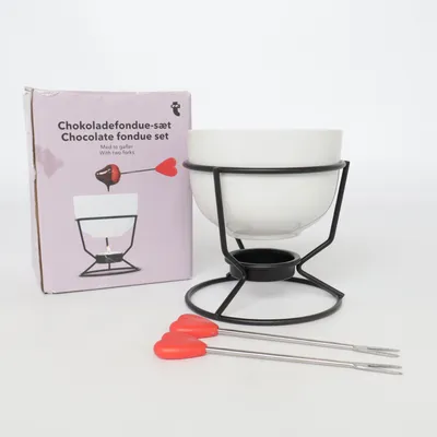 Chokladfondueset (Vit, Svart, Röd) från Flying Tiger
