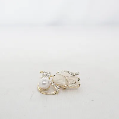 Brosch (Vit, Guldfärgad) Okänd metall