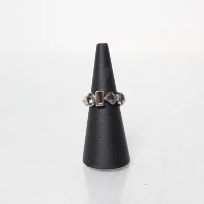 Ring (Grå, Silverfärgad) från Dyrberg/Kern Okänd metall