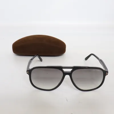 Sunglasses (TF753 01B ) from Tom Ford