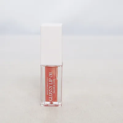 Lip gloss (Glossy Lip Oil) from Makeup Mekka
