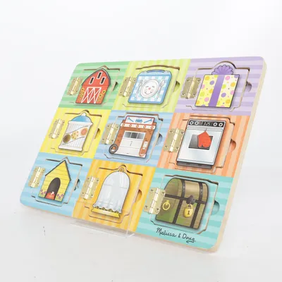 Aktivitätsspielzeug (Latches Board) von Melissa & Doug