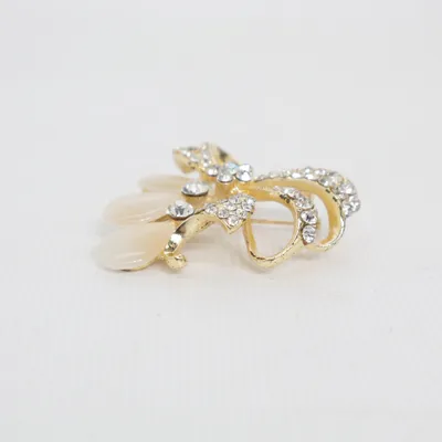 Brosch (Guldfärgad, Beige) Okänd metall