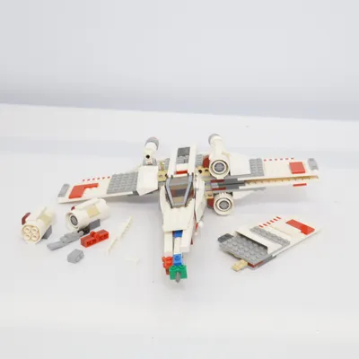 Byggsats (Vit, Grå, Röd) från LEGO