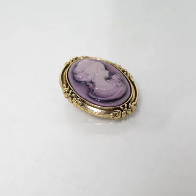 Brooch (Purple, Gold) Unknown metal
